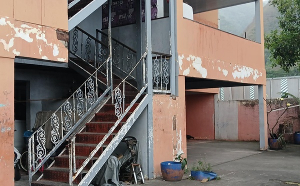 “Il refuse qu’on fasse des virements, il lui faut de l’espèce”