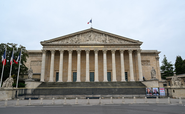 Démission de Macron, dissolution de l'Assemblée nationale, cohabitation... Qui veut quoi ?