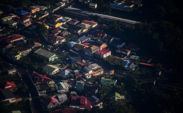 Guadeloupe: un sexagénaire braque un supermarché pour "entrer en prison" et retrouver son petit-fils