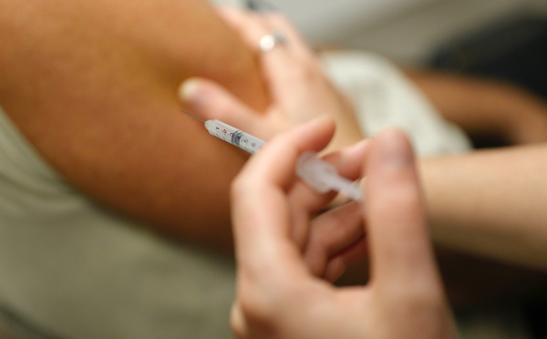 Contre la grippe et le Covid, la vaccination commence mardi