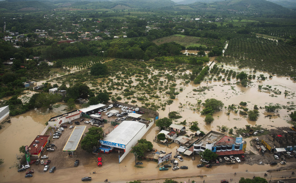 Pluies torrentielles au Mexique: 47 morts, les secouristes tentent de rouvrir des routes