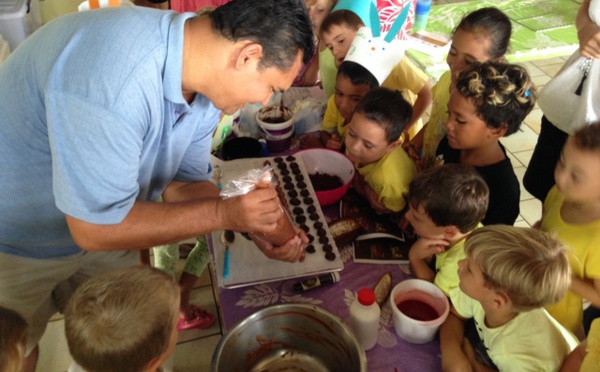 Les enfants de l'école Saint-Michel 1 s'initient à la préparation du chocolat