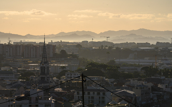 Outre-mer: levée de boucliers contre un double "coup de rabot" budgétaire de 750 millions d'euros