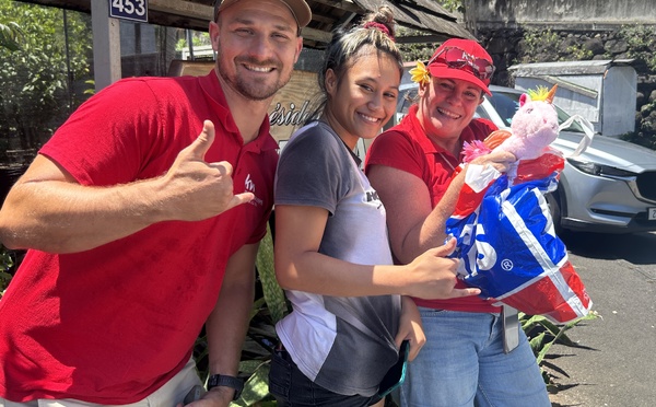 Un bus, des sourires et mille jouets : KW Solidaire en tournée pour Noël