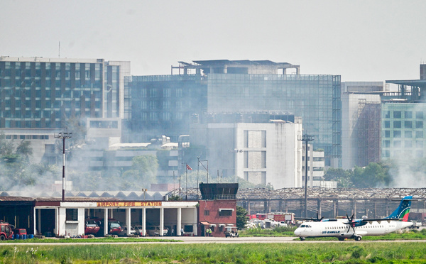 Incendie à l'aéroport international de Dacca: plus d'un milliard de dollars de dégâts, selon une estimation