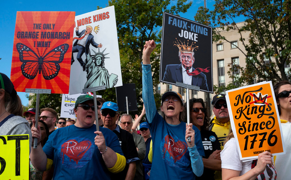 Des foules géantes d'Américains mobilisées contre "le roi" Trump aux Etats-Unis