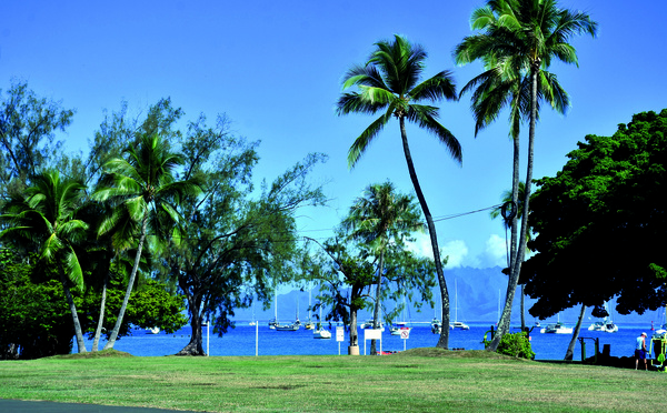 Un lounge flottant sur le lagon de Vaira‘i inquiète les défenseurs de l’environnement