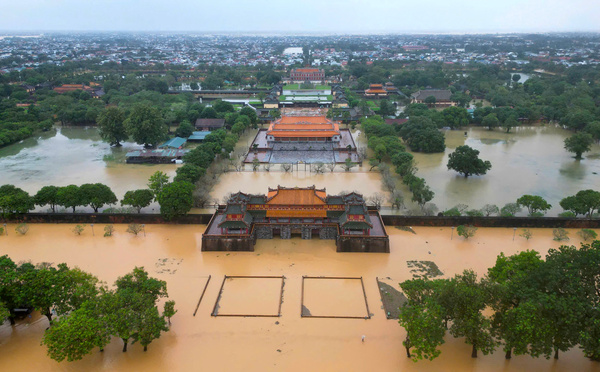 Pluies record dans le centre du Vietnam: des milliers de personnes évacuées