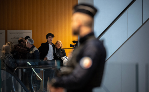 Cyberharcèlement de Brigitte Macron: à la barre, Zoé Sagan défend le droit à "la satire"