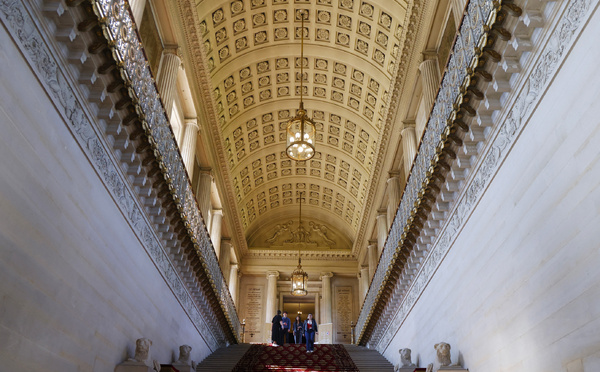 Outre-mer: le Sénat s'attaque au projet de loi contre la "vie chère" et craint un rendez-vous manqué