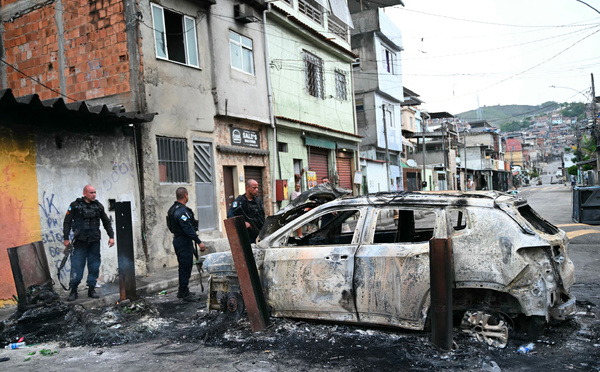 Scènes de guerre à Rio: 64 morts dans son opération policière la plus meurtrière
