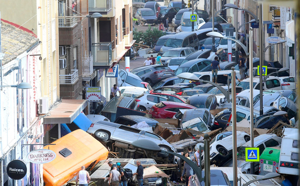 Un an après, l'Espagne se souvient et rend hommage aux victimes des inondations de Valence