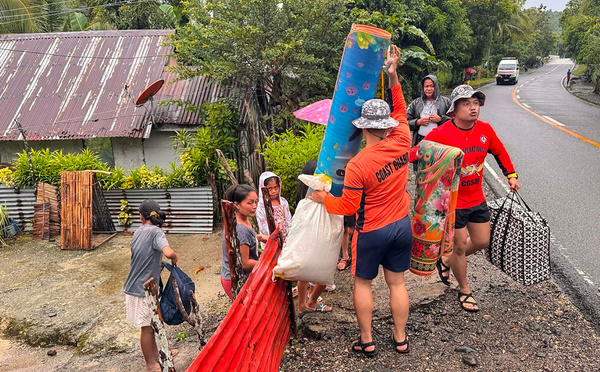 Plus de 150.000 personnes évacuées aux Philippines à l'approche d'un typhon