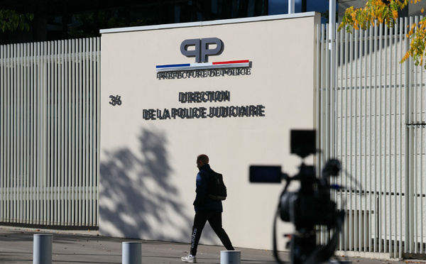 Casse du Louvre: deux nouvelles mises en examen samedi, quatre au total