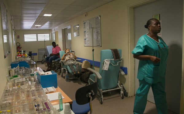 Saint-Martin: enquête ouverte après la suspension d'un chirurgien soupçonné d'avoir exercé sans diplôme