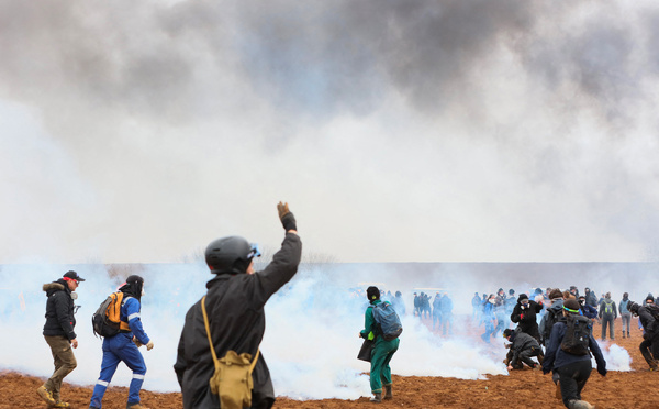 Sainte-Soline: Libération et Mediapart publient des vidéos qui "accablent" les gendarmes