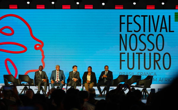 A Salvador, Macron plaide pour "un triangle amoureux" entre Europe, Brésil et Afrique