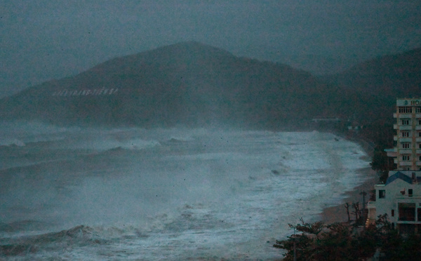 Le typhon Kalmaegi fait cinq morts au Vietnam, après 188 aux Philippines