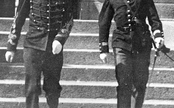 Le Parlement élève Alfred Dreyfus au grade de général de brigade