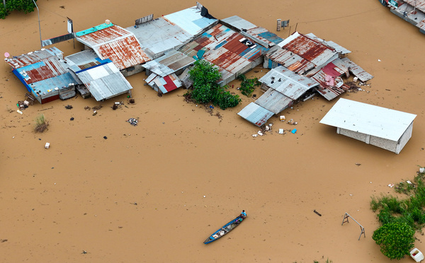 Au moins 5 morts après le passage du "super typhon" Fung-wong, en route vers Taïwan