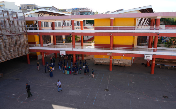 A Mayotte, des centaines de professeurs privés de salaire