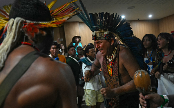 Des manifestants autochtones perturbent de nouveau la COP30