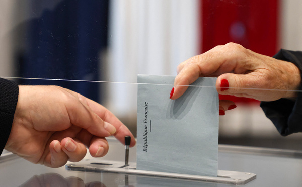 Municipales: le RN et LFI à l'offensive, LR et macronistes profil bas