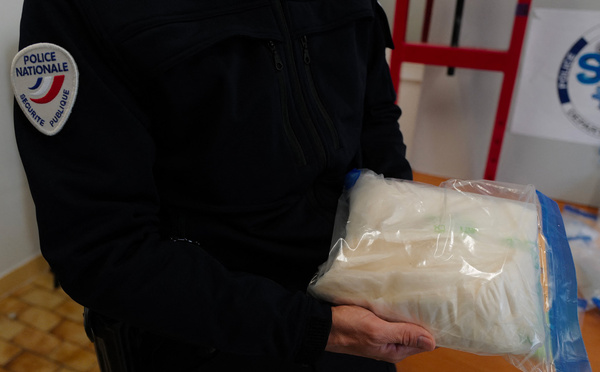 Macron veut "amplifier" la lutte contre le narcotrafic