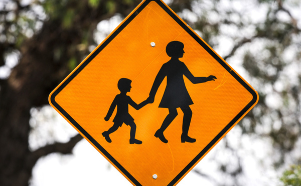 Du sable coloré à l'amiante cause la fermeture d'écoles en Australie et Nouvelle-Zélande