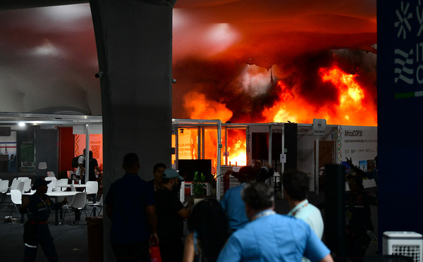 Un incendie provoque l'évacuation du site de la COP30 et met à l'arrêt les négociations
