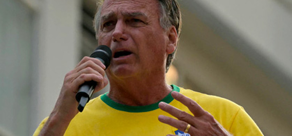 Bracelet électronique: Bolsonaro plaide désormais un moment de "paranoïa"