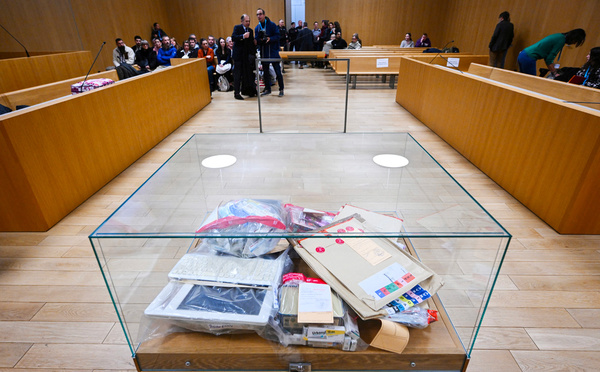 Jugée pour avoir empoisonné ses filles, la mère se dit "innocente" et nie tout mensonge