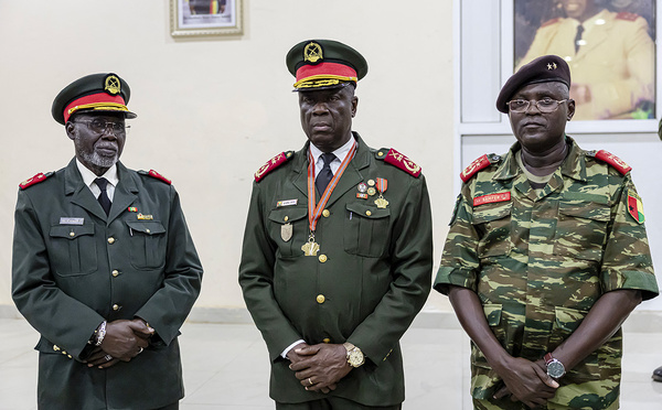 Guinée-Bissau: un général investi à la tête du pays pour une transition d'un an