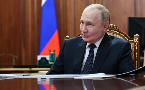 Poutine assure qu'il "cessera les hostilités" si l'Ukraine se retire