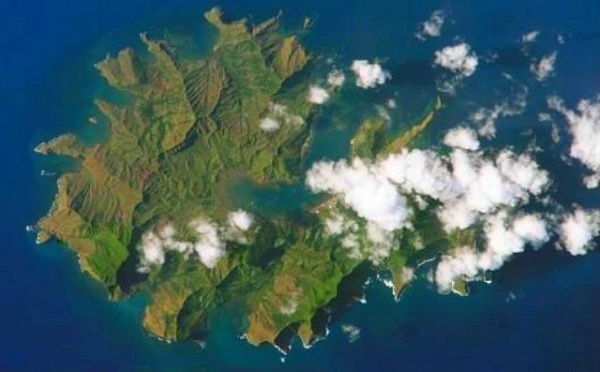 Rapa : un fare détruit par les flammes