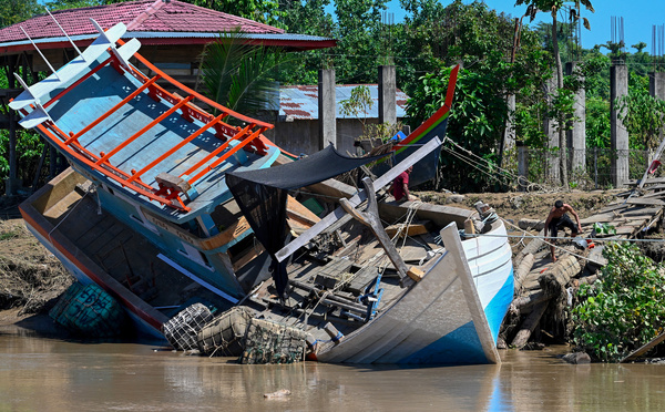 Inondations en Asie : course contre la montre pour venir en aide aux survivants