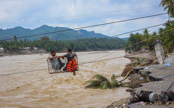Inondations en Indonésie: près de 800 morts, la colère monte