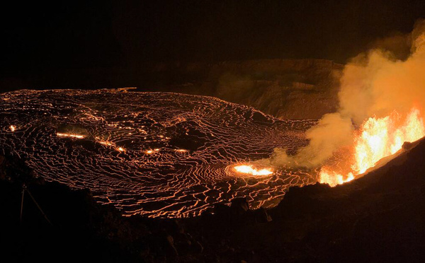 A Hawaï, les spectaculaires jets de lave du volcan Kilauea