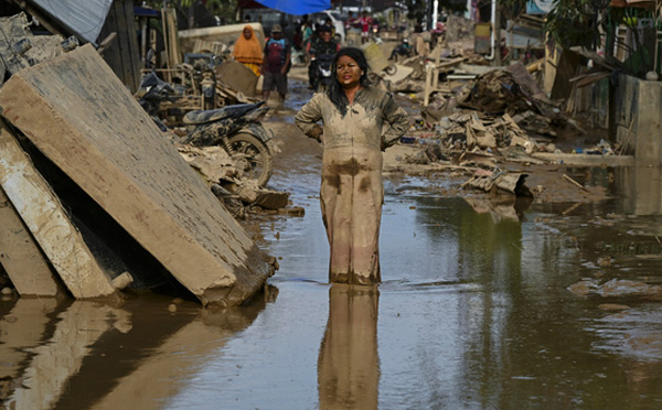 Inondations en Indonésie: le bilan monte à 950 morts et 5.000 blessés