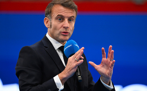 Macron à Marseille: "guerre" au narcotrafic et recueillement symbolique