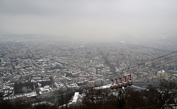 Grenoble : la police tire et blesse un homme menaçant avec un couteau