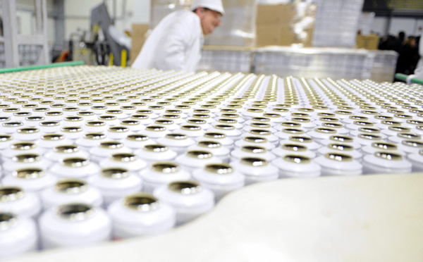 Vêtements, cosmétiques... L'interdiction des "polluants éternels" dans certains produits entre en vigueur jeudi