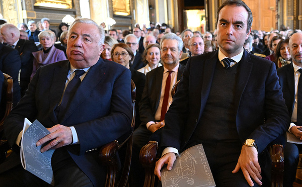 Législatives anticipées: la classe politique condamne un "chantage" et réclame le 49.3