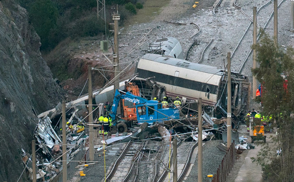 Collision ferroviaire en Espagne : les enquêteurs évoquent une rupture d'un rail avant le déraillement