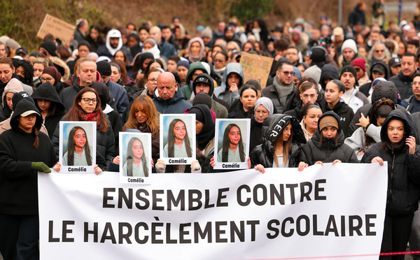 "Prendre au sérieux les harcelés": foule à la marche pour Camélia qui s'est suicidée