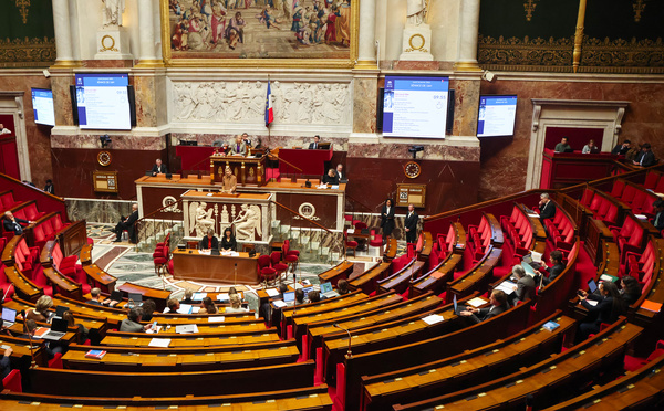 L'Assemblée adopte l'interdiction des réseaux sociaux aux moins de 15 ans