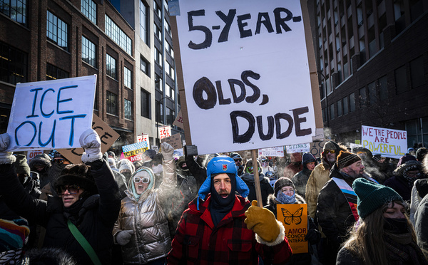 Etats-Unis: Une manifestation pacifique contre l'expulsion d'un enfant dispersée au gaz lacrymogène