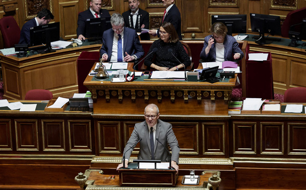 Le Sénat rejette d'emblée le budget, un dernier 49.3 attendu vendredi à l'Assemblée
