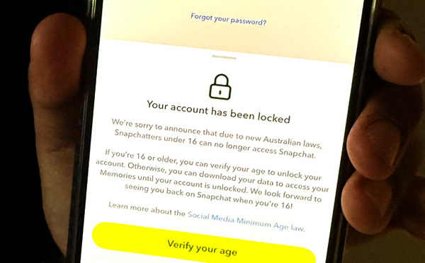 "C'est super mais..." : parents et ados partagés sur l'interdiction des réseaux sociaux