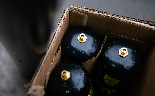 La mortalité routière en hausse en 2025, le protoxyde d'azote nouveau "fléau"